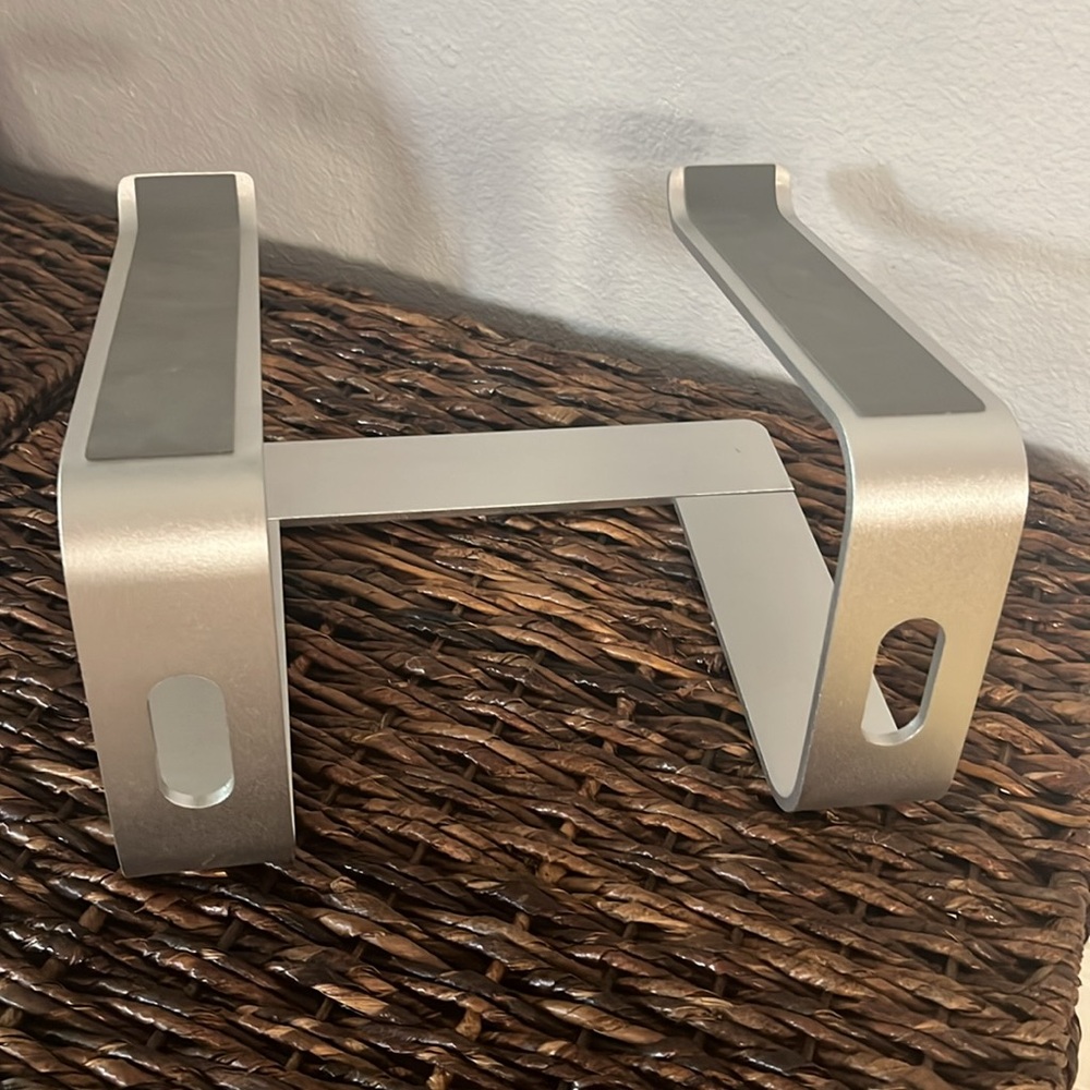 SOUNDANCE Laptop Stand / Computer Riser - Picture 4 of 9